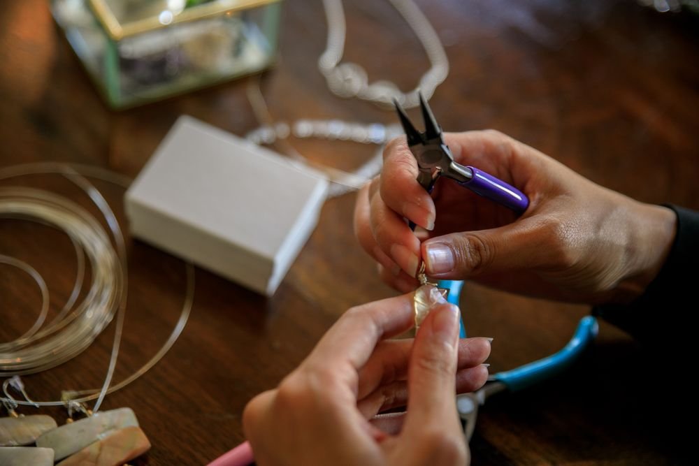Repairing a chain with jewellers pliers